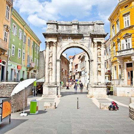 Central Apartments Pula Exteriér fotografie