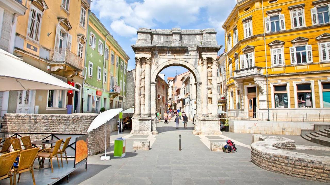 Central Apartments Pula Exteriér fotografie